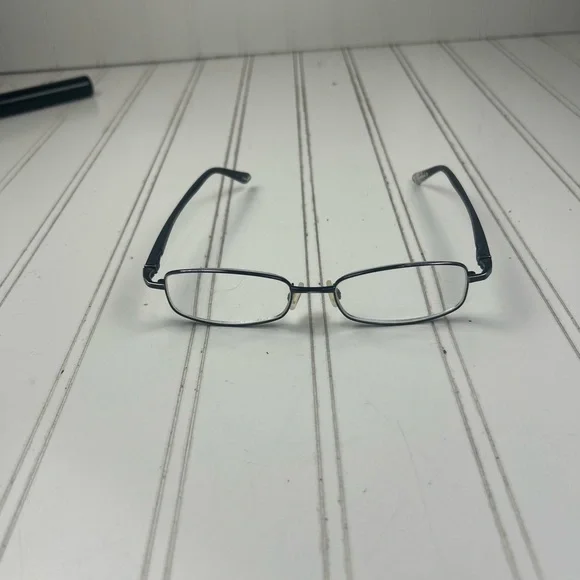 Black Metal Frame Rectangle Readers โ Unisex Eyeglasses - Picture 2 of 6